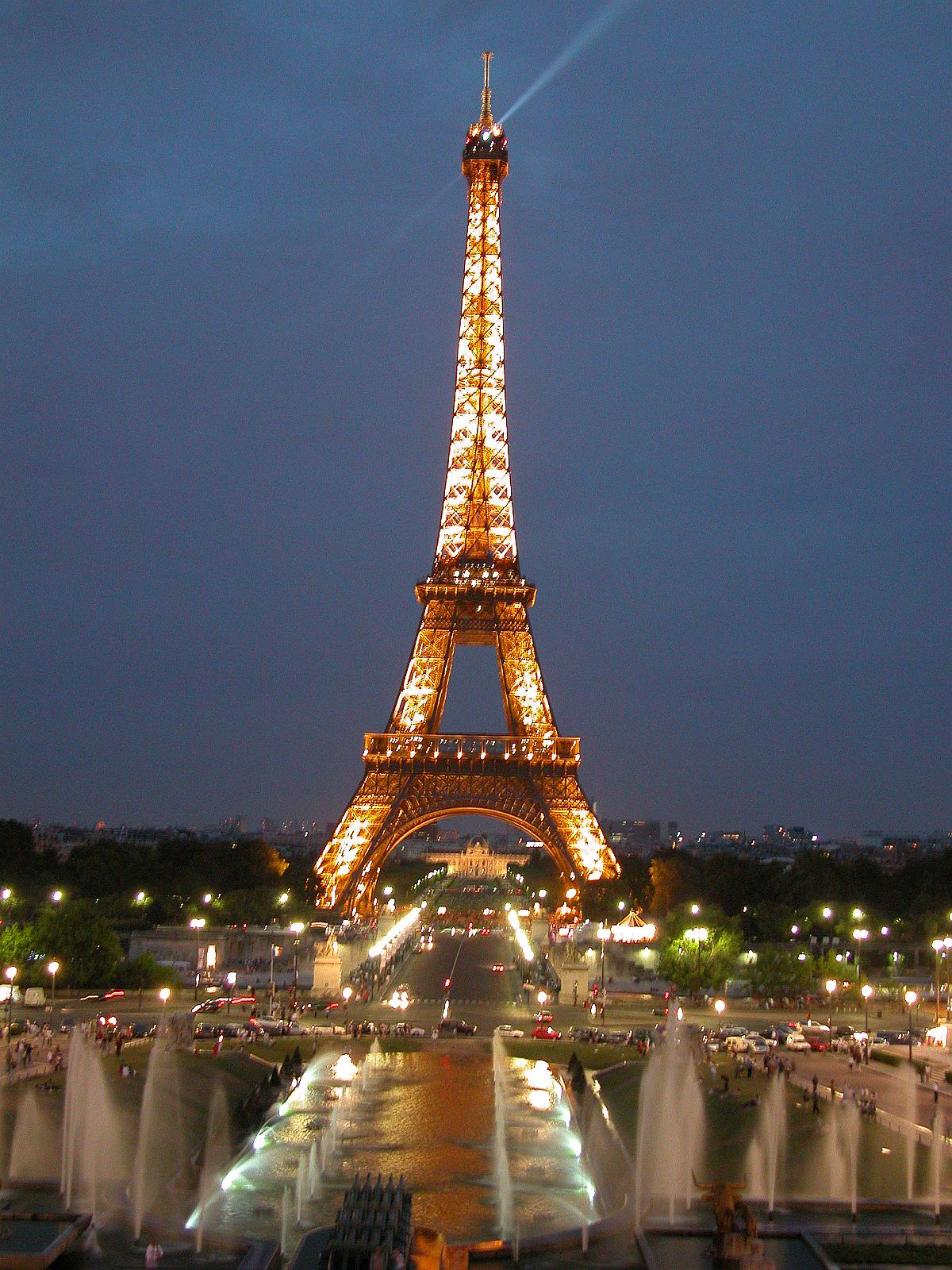 Paris 10 Evening Lights On Eiffel Tower From Place Trocadero Square 